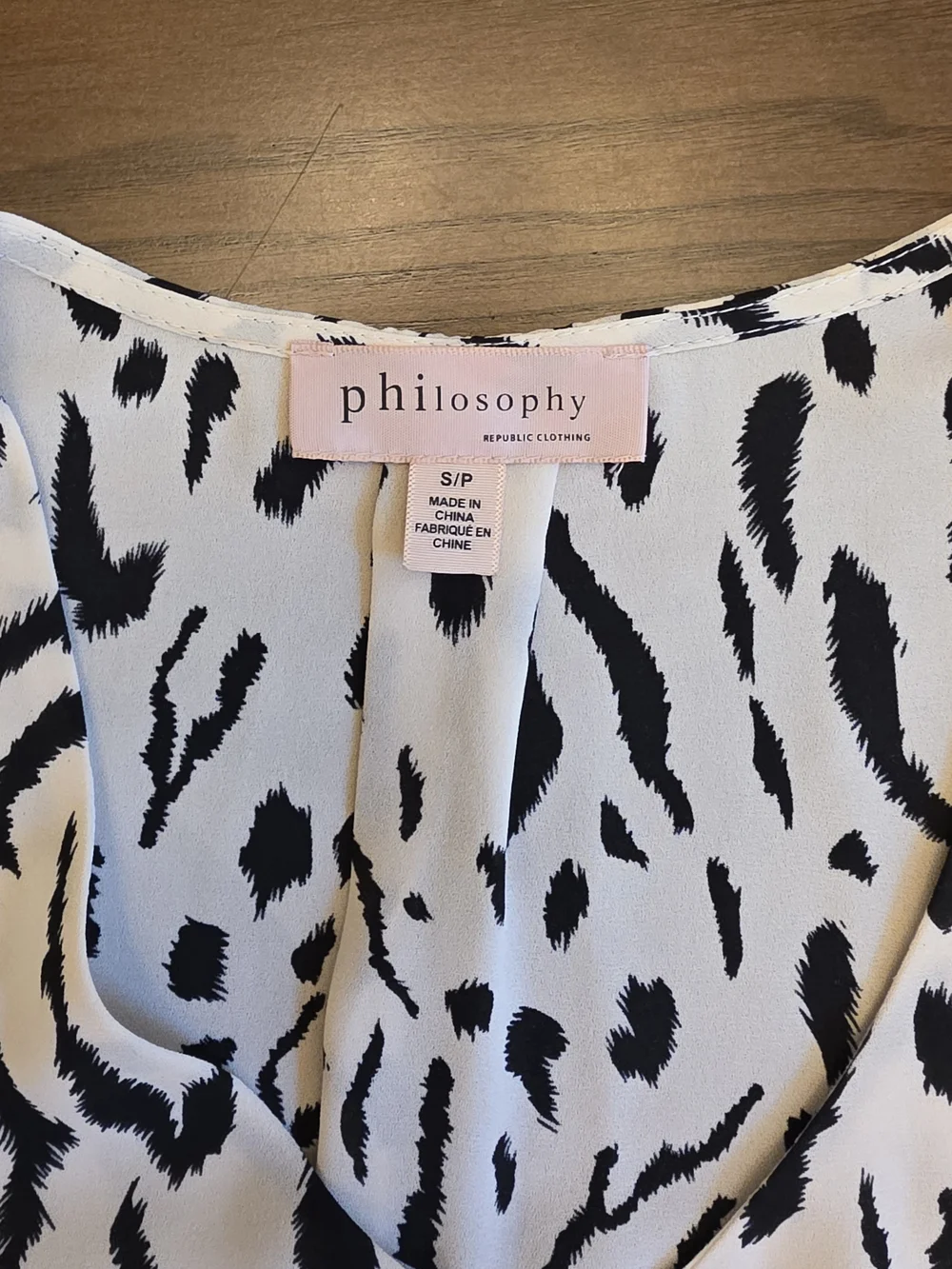 Philosophy Animal Print Smocked Blouse Long Slevees V-neck Quiet Luxury Mob Wife - Picture 4 of 8